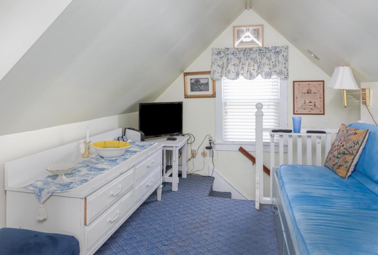 Antoinette'S Apartments & Suites Cape May Exterior photo