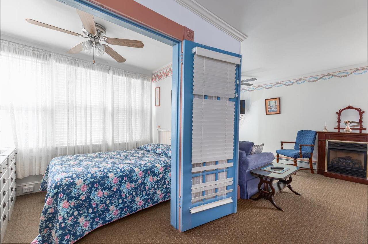 Antoinette'S Apartments & Suites Cape May Exterior photo
